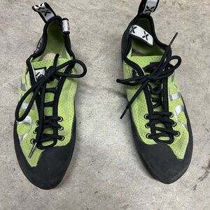 Stylish GAMBIT Women's Green and Black Athletic Shoes